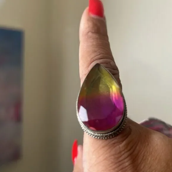 Teardrop Gradient Ring